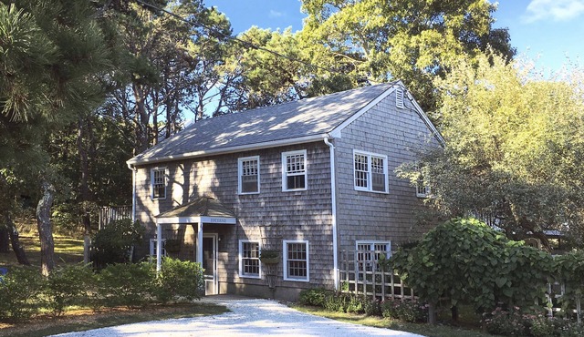 Family Beach House Close to Bay Beaches, Ponds