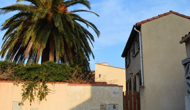 Family Beach Villa with Garden, Mezzanine, and Garage – Sleeps 7