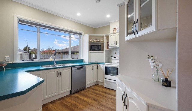 Family Bliss - Ashburton Holiday Home