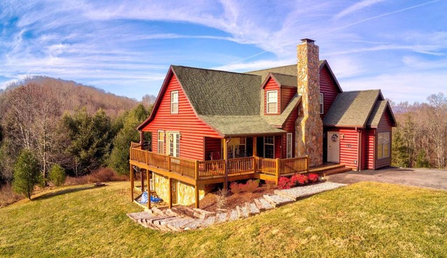Family Blue Ridge Gem with Hot Tub! half Mi to River