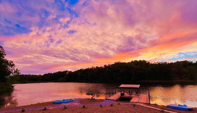 Family Bonanza on a private lake, indoor pool
