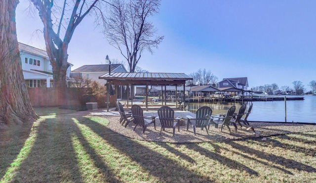 Family Buckeye Lake Retreat: Game Room & Fire Pit!