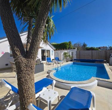 Family Bungalow with Private Pool