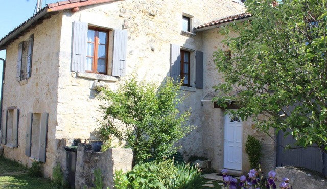 Family cottage with WiFi near Brantôme