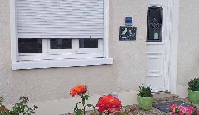 Family cottage near Loire castles, pets welcome, private garden