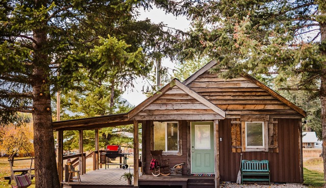 Family cabin 9 miles from Glacier Park Entrance