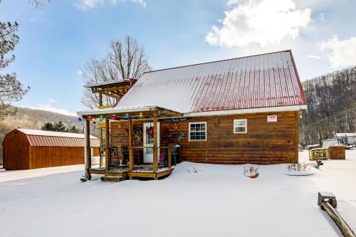 Family Cabin! Close to Greenbrier River & Snowshoe