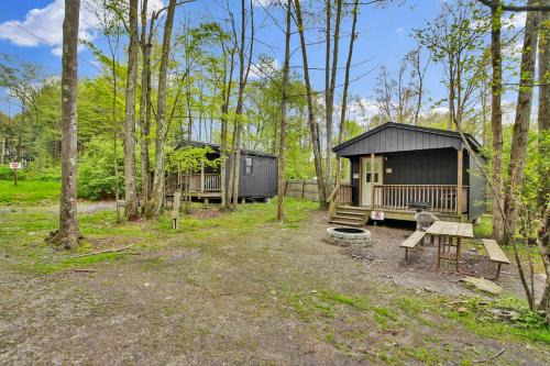 Family Cabin full bath