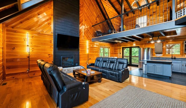 Family Cabin | Hot Tub, Game Loft, & Gorge Trails!