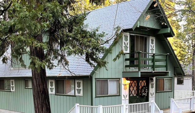 Family Cabin In Quiet Neighborhood Near Hiking