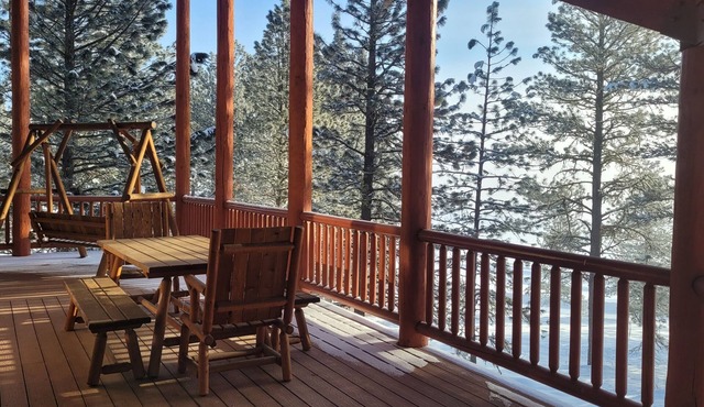 Family cabin in the Moutains-golf, pool, pickle ball, hot spring, skiing & more!