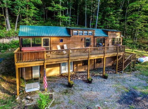 Family Cabin on 6 Acres with Lake Access and Hot Tub!