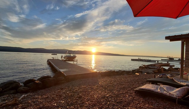 Family Cabin on Beautiful Flathead Lake