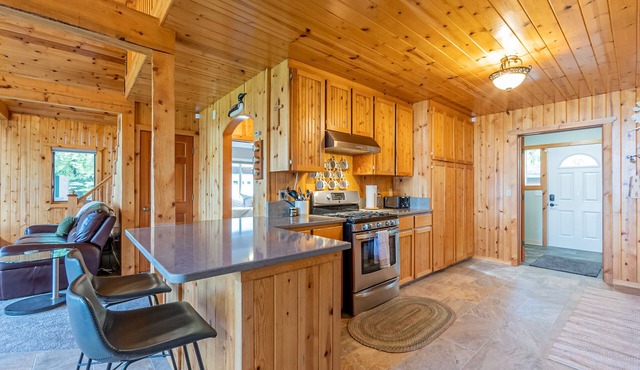 Family cabin on the shores of Big Beaver Lake - Drive, Fly or Snowmachine!n
