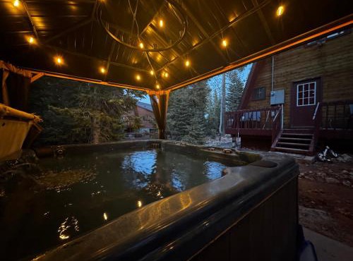 Family Cabin Retreat Sleeps 9
