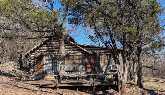Family cabin w/large fireplace