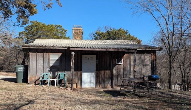 Family cabin w/large fireplace
