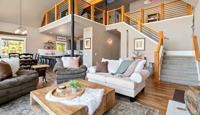 Family Cabin w/Loads of Games for the Kids & Fireplace | 9 min Drive to Tamarack Village & Resort