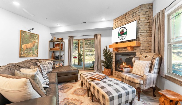 Family Cabin with Resort Perks, Free Family Show Tickets!