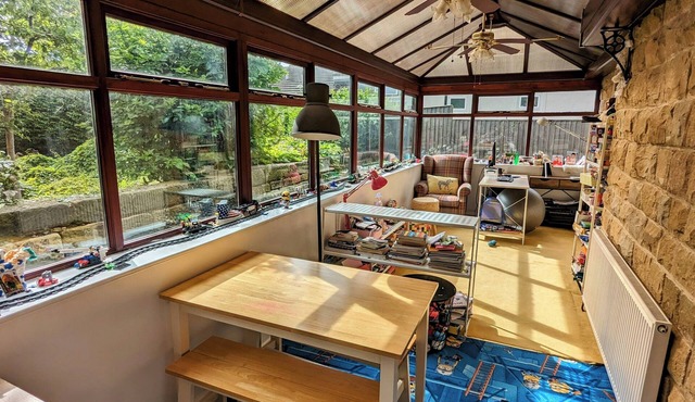 Family Centric, 3 brd detached home. Near Headingley Stadium, and Leeds centre.