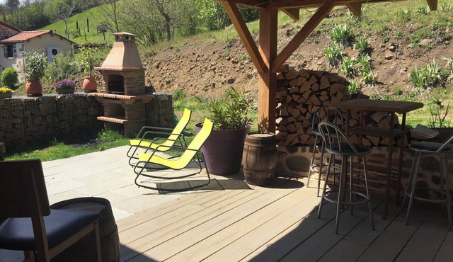 Family chalet in a secluded hamlet 35 minutes from Super-Besse