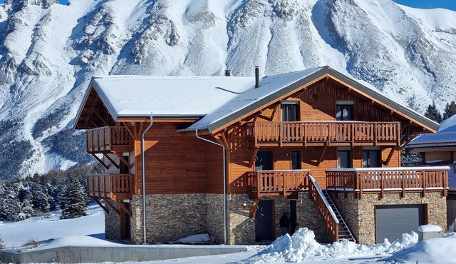 Family chalet, calm and serenity, with a magnificent view of the mountains