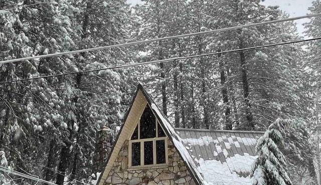 Family Chalet- HOT TUB, Pets, Arcade Game, FirePit