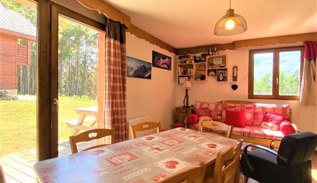 Family chalet in La Joue du Loup with parking