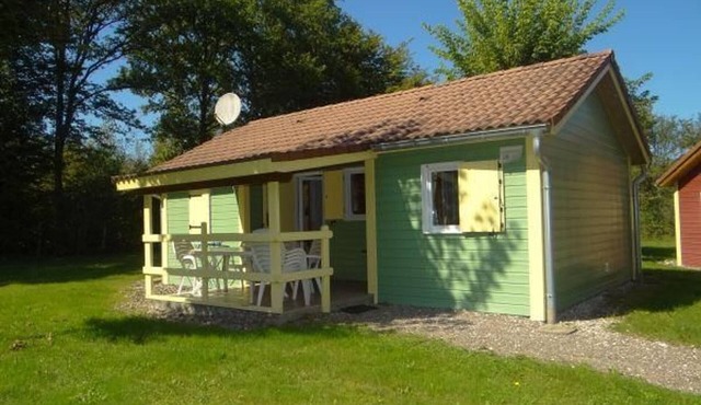 Family chalet in nature with terrace and BBQ