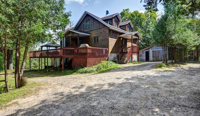 Family Chalet on Silver Lake 1 hour from Montreal