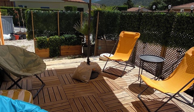 Family chalet with hot tub 5 minutes from azure lake with beach