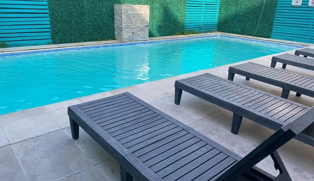 Family & Charming apartment with AC, Pool, Board Games, Netflix