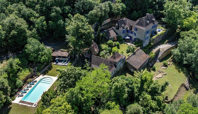 Family chateau in the heart of the Périgord Noir - exceptional view - private pool