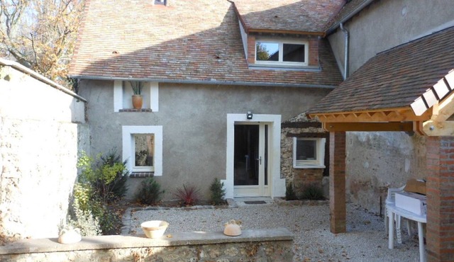 Family cottage near Chartres with private garden and wifi