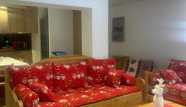 Family cocoon for nature lovers overlooking the forest.