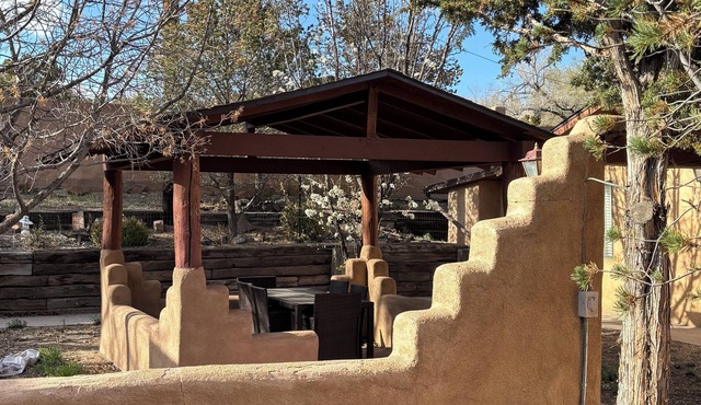 Family compound, AC, 2 living areas, sleeps 10. Close to ski Santa Fe Basin.