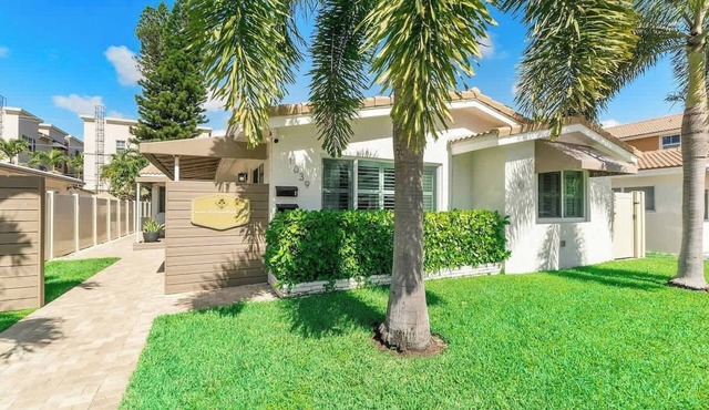 Family Compound🏠Tiki Hut/Close to Beach👙King Beds🛏️No Pet Fee ❤️