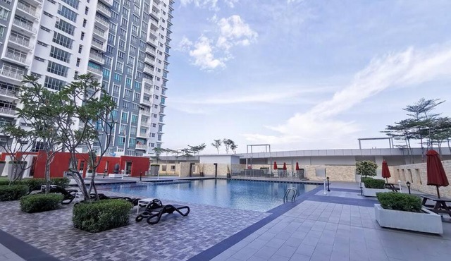 Family Condo 50 inches TV Netflix and WiFi with Pool View