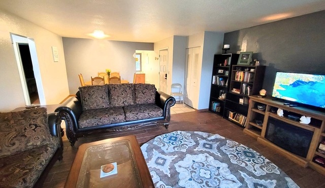 Family Condo minutes from Turnpike, US 23, I75, and Downtown Toledo