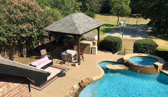 Family-Corporate Home on 1 Acre - 10 minutes from DFW Airport