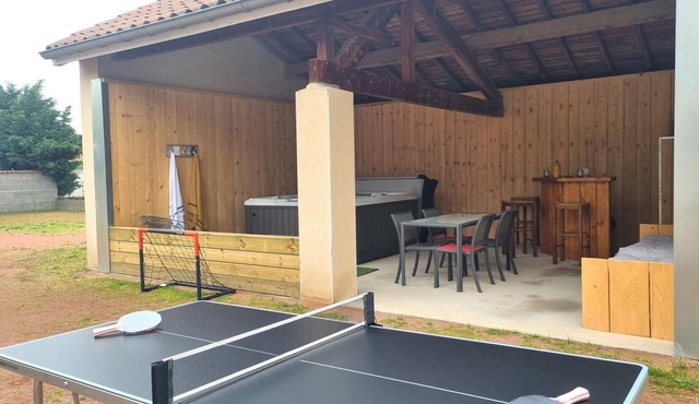 Family Cottage 5 Bedrooms, Air Conditioning, Pets Welcome, Spa