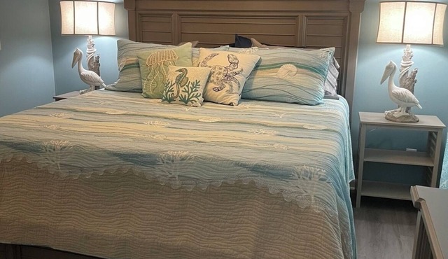 Family cottage by boat launch, minutes to Navarre or Pensacola Beach!