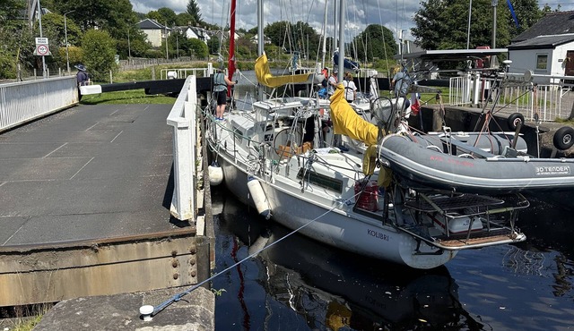 Family Cottage by the Crinan Canal, handy for whisky, golf and standing stones.