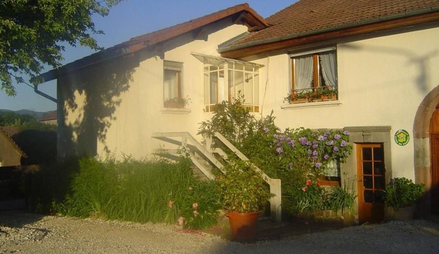 Family cottage for 8, historic charm & modern comfort