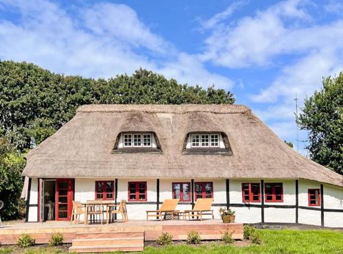 Family cottage for eight guests