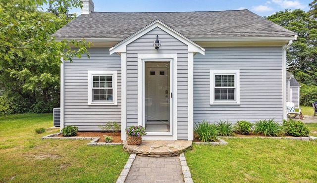 Family Cottage Mins to Beach, Trails, & Golf
