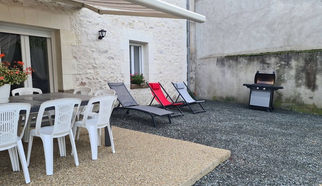 Family cottage near Beauval Zoo with private courtyard