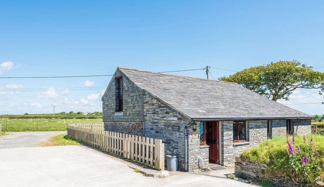 Family cottage near the sea - Pet Friendly sleeps 6 - 5 mins from Port Isaac