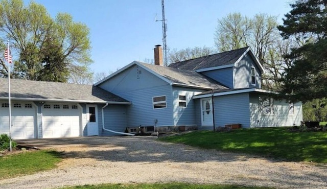 Family cottage nestled along the woods & river
