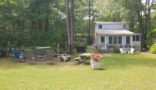 Family cottage nestled in the pines, 7/10 mile to beach, .5 to center of town